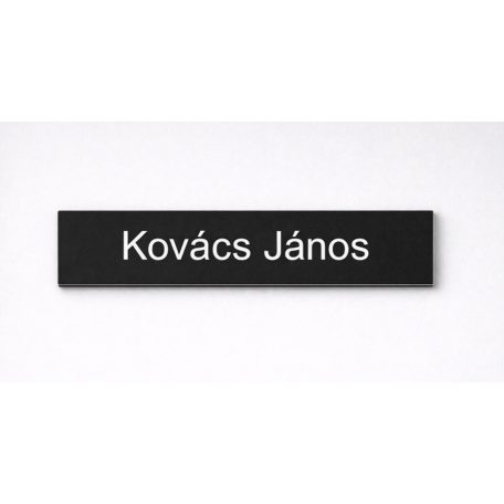 Gravírozott névtábla ajtóra - fekete műanyag                          