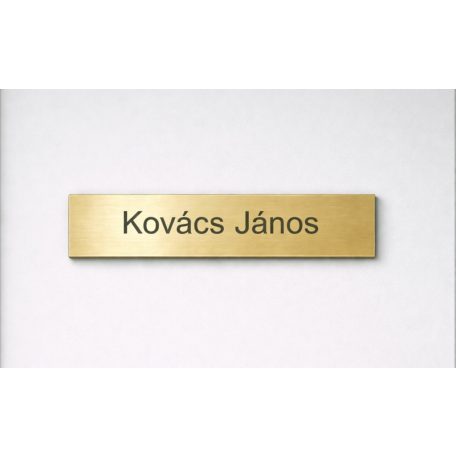Gravírozott műanyag névtábla - fémhatású szálhúzott arany