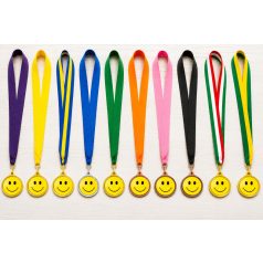 Smiley aranyérem 5 cm – fém érem smiley motívummal
