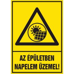 Az épületben napelem üzemel tábla