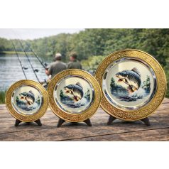   Horgászverseny díj ponty motívummal - ezüst/arany színű fém tányér állvánnyal 28 cm