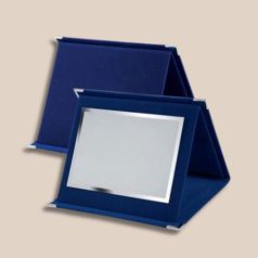 Plakettek és dobozok