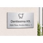 Gravírozott fém cégtábla ajtóra és falra több méretben