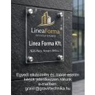 Modern plexi cégtábla távtartóval – UV nyomtatva több méretben