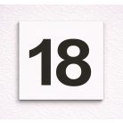 Fehér fém házszám