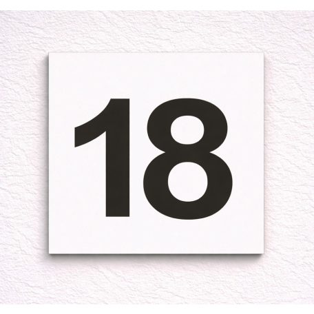 Fehér fém házszám