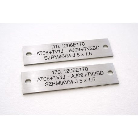 Gravírozott fém kábeljelölő tábla - 8,5 x 2 cm ezüst színű