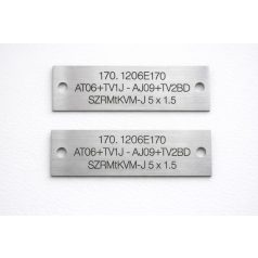   Gravírozott fém kábeljelölő tábla - 8,5 x 2 cm ezüst színű