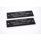 Gravírozott fém kábeljelölő tábla - 8,5 x 2 cm fekete színű