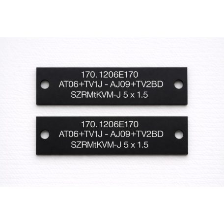 Gravírozott fém kábeljelölő tábla - 8,5 x 2 cm fekete színű