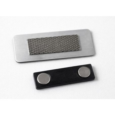 Gravírozott mágneses névkitűző - fém