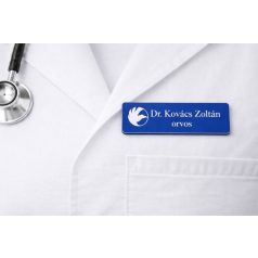   Gravírozott mágneses névkitűző - kék színű műanyag fehér betűvel