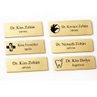 Gravírozott mágneses névkitűző - arany színű fémhatású műanyag