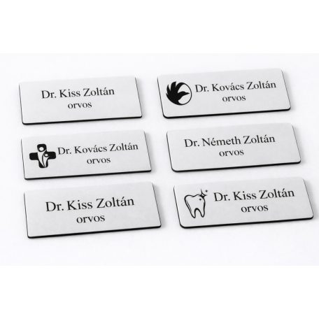 Gravírozott mágneses névkitűző - matt szürke színű műanyag