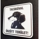 Tacskóval őrzött terület tábla 