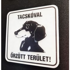 Tacskóval őrzött terület tábla 